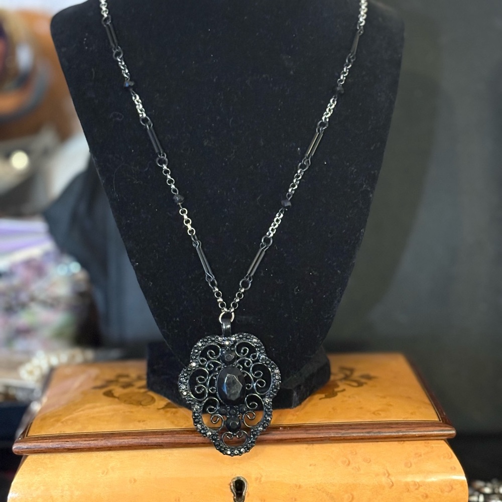 20” black and silver filigree & beaded chain & pendant 13” drop.